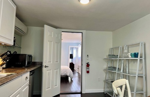 Ocean Grove Cabaña | Two blocks from the beach! Sleeps 2, 1 bedroom, 1 bathroom