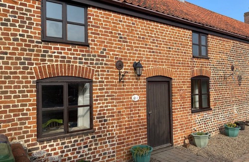 Dilham Casa | Two Brickground Large Victorian Cottage With Beautiful Garden
