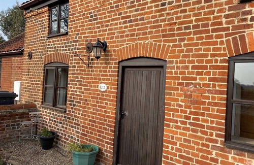 Dilham Casa | Two Brickground Large Victorian Cottage With Beautiful Garden