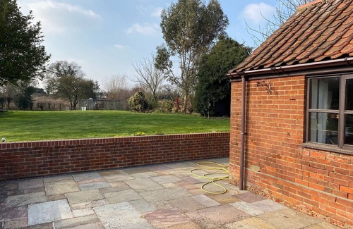 Dilham Casa | Two Brickground Large Victorian Cottage With Beautiful Garden