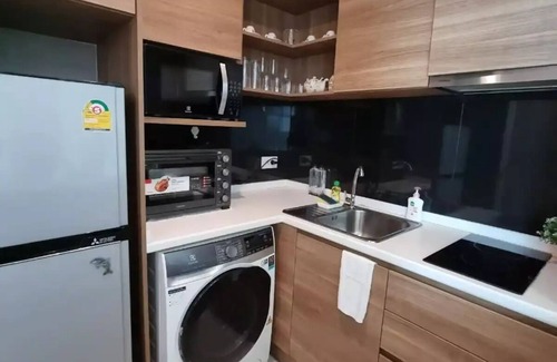 Mueang Samut Prakan District Apartamento | Two BRs with few steps to BTS Green & Yellow Line