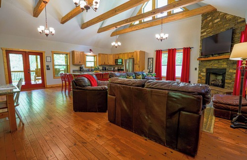 Dahlonega Cabina | Two Cabins with Hot Tubs-Playset/Sleeps 22/7 Acres