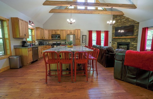 Dahlonega Cabina | Two Cabins with Hot Tubs-Playset/Sleeps 22/7 Acres