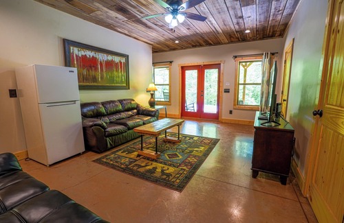 Dahlonega Cabina | Two Cabins with Hot Tubs-Playset/Sleeps 22/7 Acres