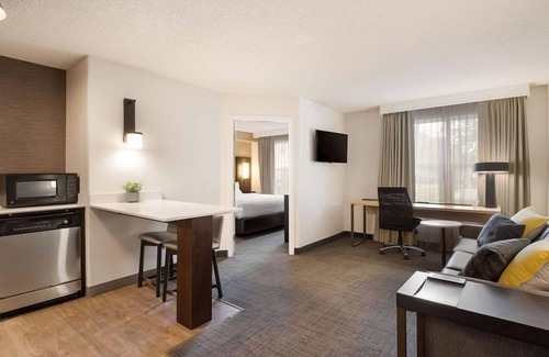 Reno/Tahoe Airport Hotel | Two Captivating Units! Traverse Fleischmann Planetarium and Science Center!