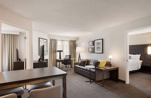 Reno/Tahoe Airport Hotel | Two Captivating Units! Traverse Fleischmann Planetarium and Science Center!