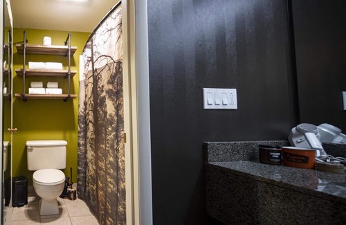 Orchard District Hotel | Two Comfortable Units with Free Parking, Onsite Swimming Pool!