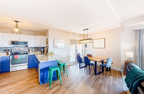Big White Ski Resort Condominio | Two-condo oasis with ski-in/ski-out access, mountain views, hot tub