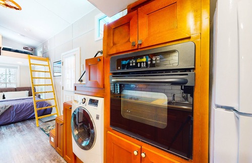 Ludlow Apartamento | Two cozy tiny homes with a private hot tub, large deck, grill, AC - dog friendly