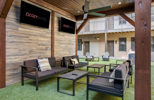 Music Row Apartamento | TWO Cozysuites Alluring Music Row Condos w Parking