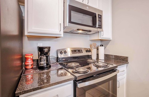 Central Business District Apartamento | TWO CozySuites at the Banks 17
