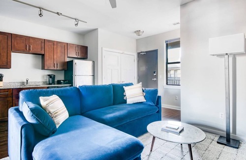 Music Row Apartamento | TWO Cozysuites Charming Music Row Condos w Parking