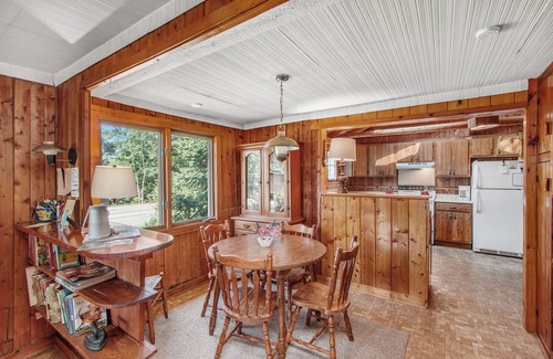 Lake Township Cabaña | Two Dog-Friendly Guest Cottages with High-Speed WiFi and Private Beach Frontage