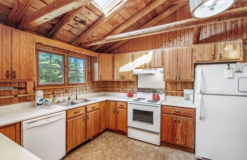 Lake Township Cabaña | Two Dog-Friendly Guest Cottages with High-Speed WiFi and Private Beach Frontage