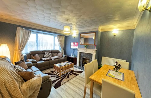 Farnham Apartamento | Two Double Bedroom Maisonette with rear garden.