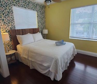 Downtown Casa | Two Duval Street Suites w parking and pool