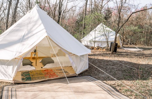 Kansas City Alquiler De RV | Two Glamping Suites In Secluded Sanctuary | Sleeps 8