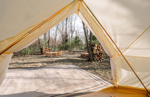 Kansas City Alquiler De RV | Two Glamping Suites In Secluded Sanctuary | Sleeps 8