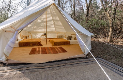 Kansas City Alquiler De RV | Two Glamping Suites In Secluded Sanctuary | Sleeps 8