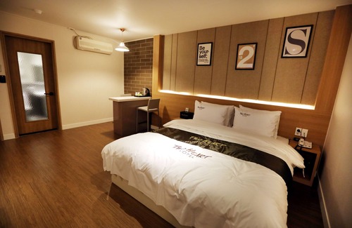 Sincheondong Hotel | Two Heart Hotel
