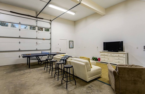 Oak Harbor Casa | Two-home property with two full kitchens, fast WiFi, fireplace, & washer/dryer