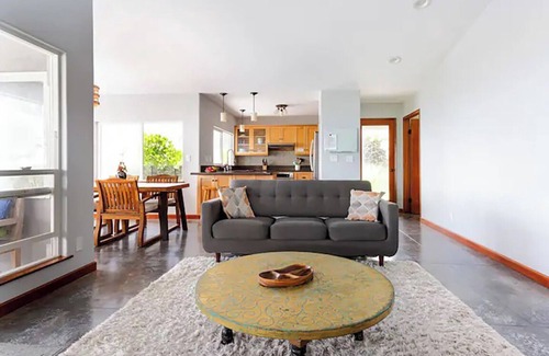 Kapoho Casa | Two homes on the ocean with a private saltwater pool.
