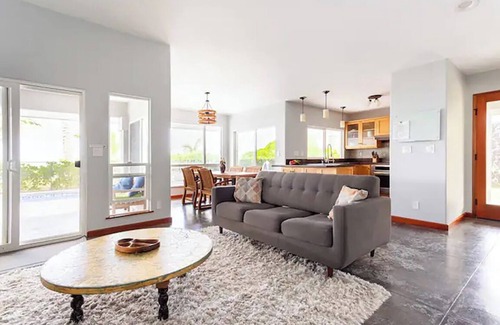 Kapoho Casa | Two homes on the ocean with a private saltwater pool.