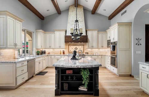 Cactus Acres Casa | Two Homes-Pickleball-Batting Cage-Sand Volleyball-B-ball-Putt-Putt-Heated Pool