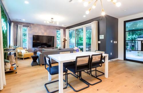 Govalle Casa | Two-House Private 10BR Compound - DT 6 Min Drive