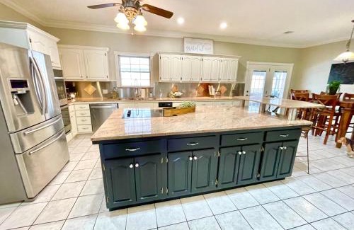 Fayetteville Casa | Two houses 7 bedrooms 3 King beds 7400 sq ft