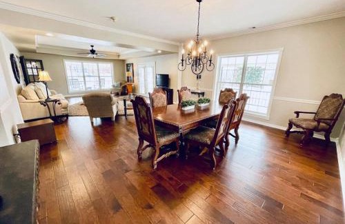 Fayetteville Casa | Two houses 7 bedrooms 3 King beds 7400 sq ft