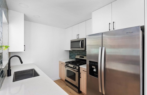 McNeil Apartamento | Two Houses in One Close to the domain