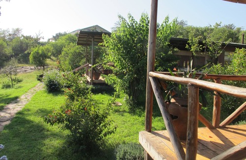 Nanyuki Cabina | Dos tiendas de safari idílicas en un entorno impresionante Bush.