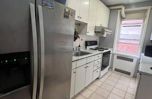 Queens Condominio | Two Large Cozy Bedroom Condominium that is 20 mins train ride to Manhattan