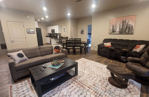 Greenehaven Condominio | Two Master Suites Close to Trails and the Lake. Minutes to Restaurants and Shops
