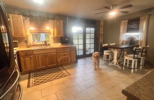 Franklin Casa | Two-mile Getaway. 3 bedroom house in quiet neighborhood in the country