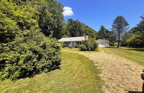 Franklin Casa | Two-mile Getaway. 3 bedroom house in quiet neighborhood in the country