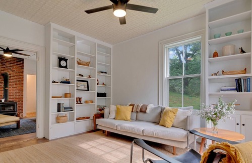 Phippsburg Otro | Two minutes from the water! Cozy Colonial farmhouse with modern amenities