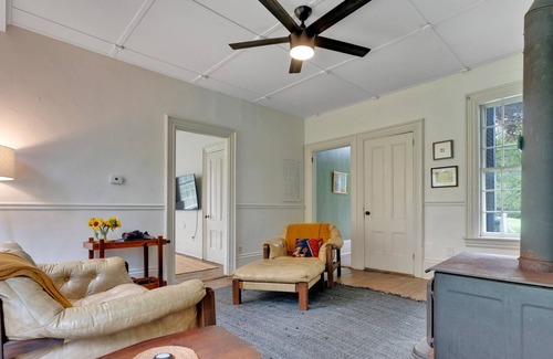 Phippsburg Otro | Two minutes from the water! Cozy Colonial farmhouse with modern amenities
