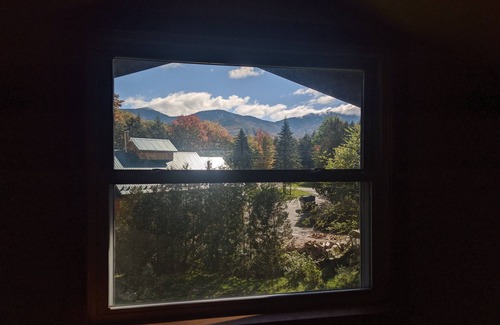 Fletcher Condominio | Two Minutes to Smugglers Notch Resort!