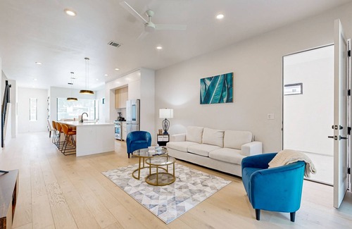 Highland Casa | Two modern townhouses with enclosed backyards