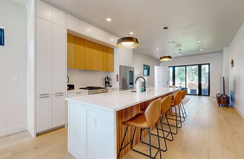 Highland Casa | Two modern townhouses with enclosed backyards