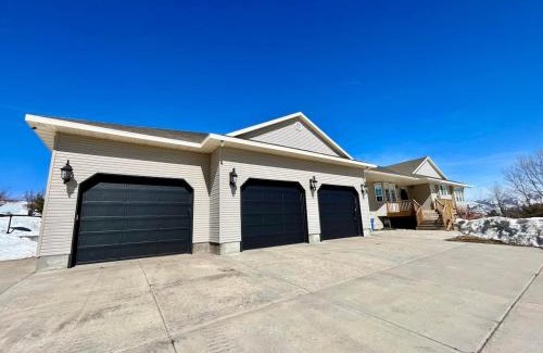 Pocatello Casa | Two Mountain Homes gated views games & nature