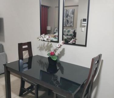 Pasay Apartamento | Two Palm Tree Villas by Nadz6
