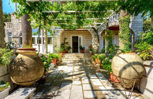 Zaton Casa | Two Palms Villa