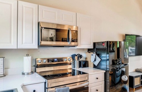 Mead Cabina | TWO PEAKS-South: New Cozy Cabin-Vaulted Wood Ceiling-Near Lake Texoma & Casinos.