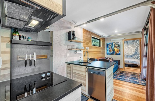 McCall Casa | Two Pines - Unique container home - Downtown - Trailer Parking - Pet friendly