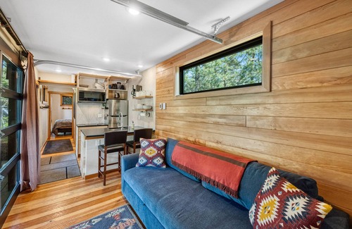 McCall Casa | Two Pines - Unique container home - Downtown - Trailer Parking - Pet friendly