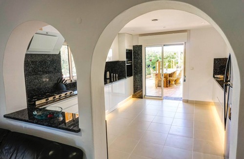 Monte Raposo Villa | Villa de 6 hab., piscinas privadas, la 1era de 8x8m y la 2da de 4x4m climatizada con cascada