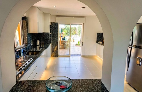 Monte Raposo Villa | Villa de 6 hab., piscinas privadas, la 1era de 8x8m y la 2da de 4x4m climatizada con cascada